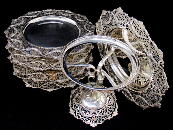 069. Superb Set Sterling Silver Cake Plates and Tazza William Comyns 1906. 94.7 ozs