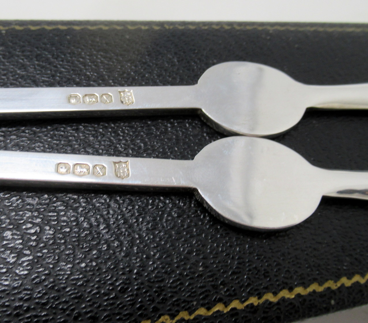 538. Antique Vintage Set Six English Sterling Silver Tea Spoons Pair Lobster Picks - Image 7