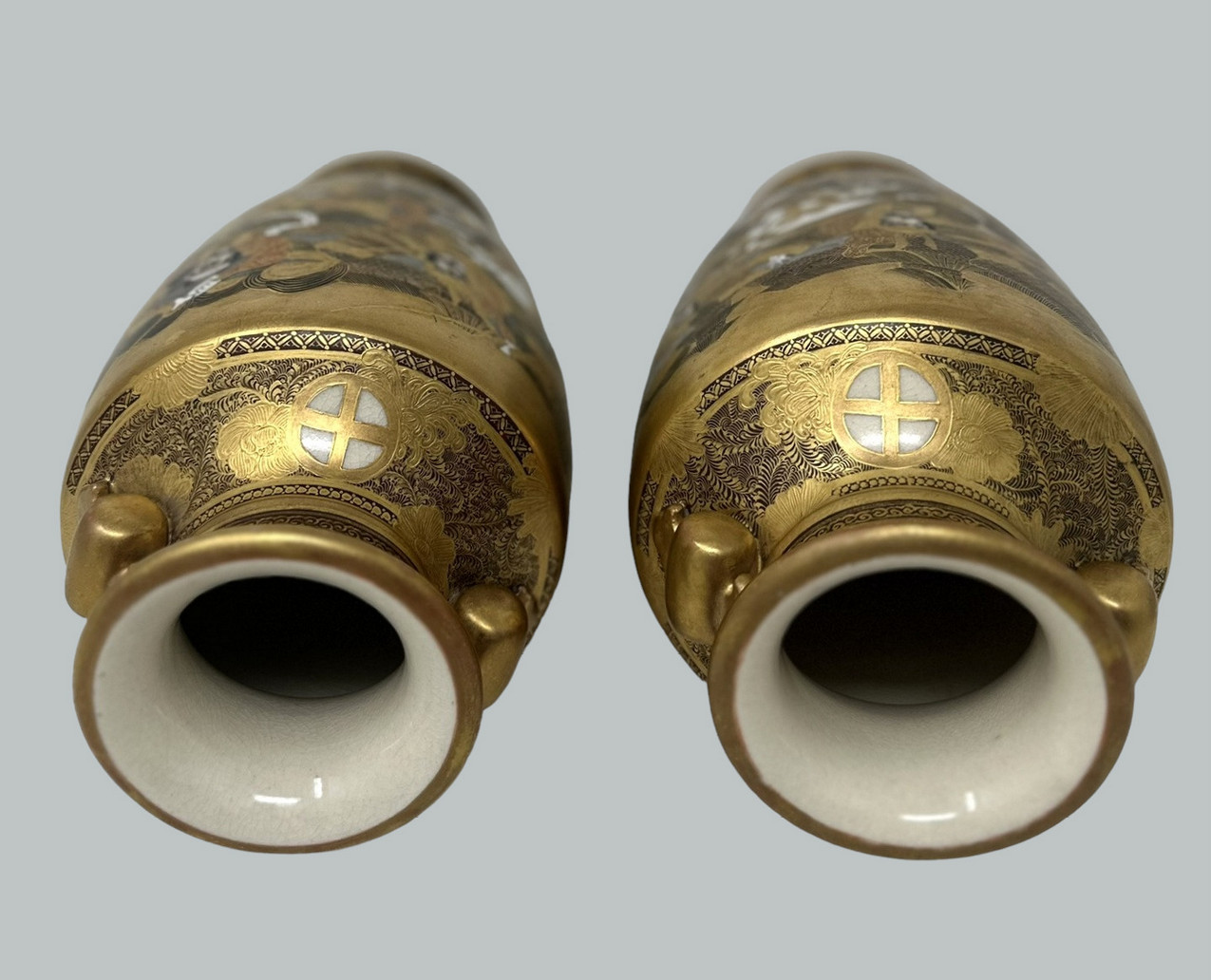 563. Antique Pair Japanese Satsuma Hand Painted Vase Urns Meiji Period 1868-1912 - Image 9