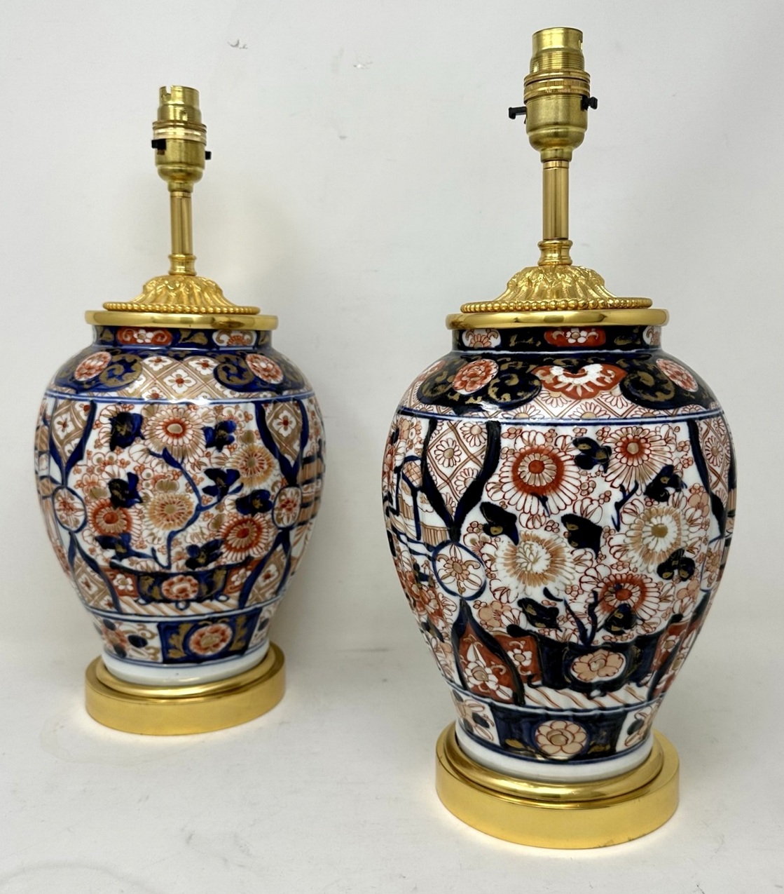 654. Antique Pair Japanese Chinese Imari Porcelain Ormolu Table Lamps Blue Red Gilt - Image 5
