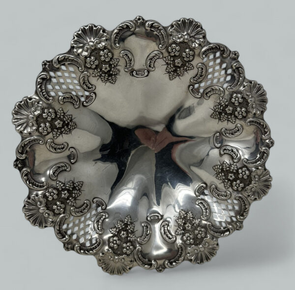 111. Antique Victorian English Silver Plated Tazza Compot Centerpiece Elkington and Co