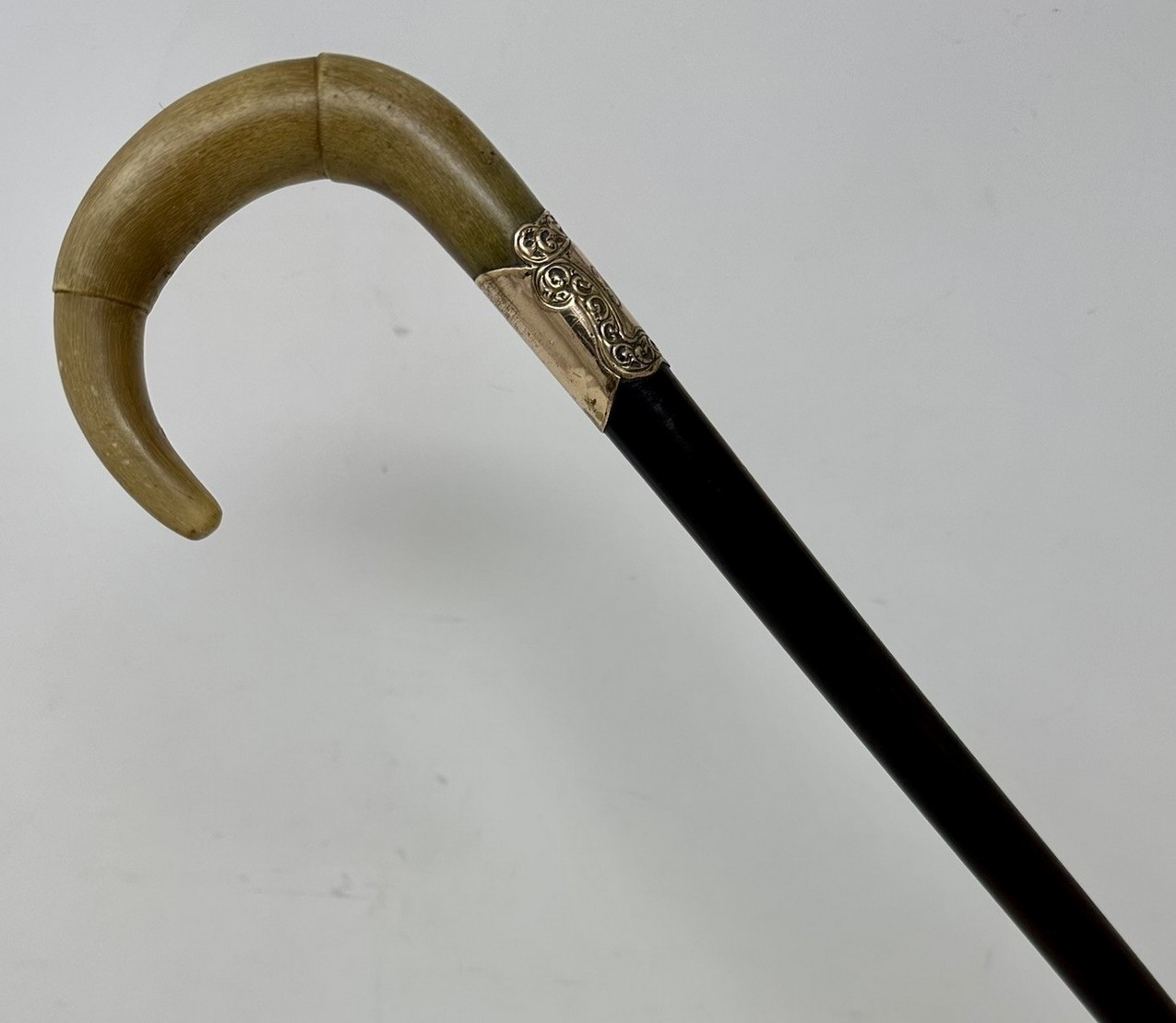 324. Antique Vintage English Walking Stick Cane Wooden Gold Plated Cow Horn Handle - Image 2