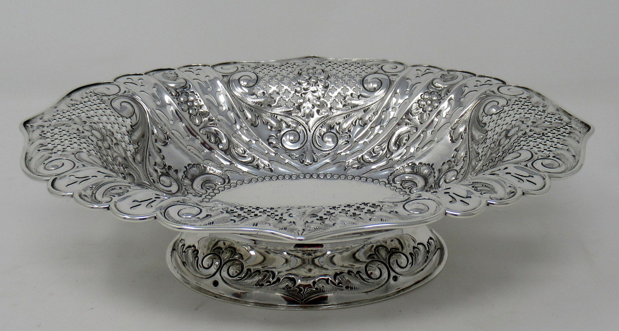 494. Fine Victorian Sterling Silver Fruit Basket Atkin Brothers Sheffield 1893. 268 grams - Image 3