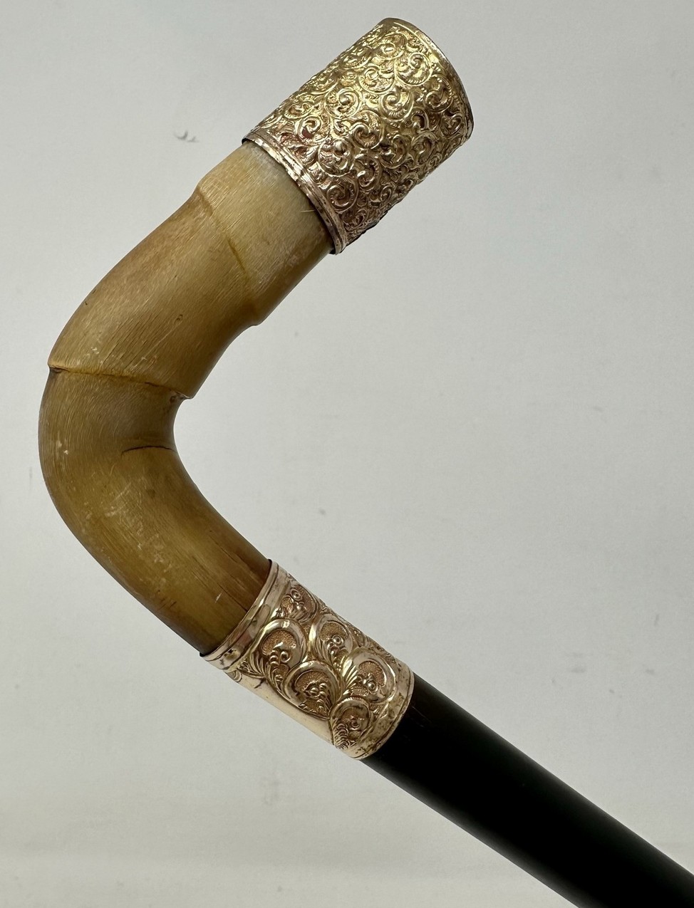 296. Antique Vintage English Walking Stick Cane Wooden Gold Plated Cow Horn Handle - Image 4