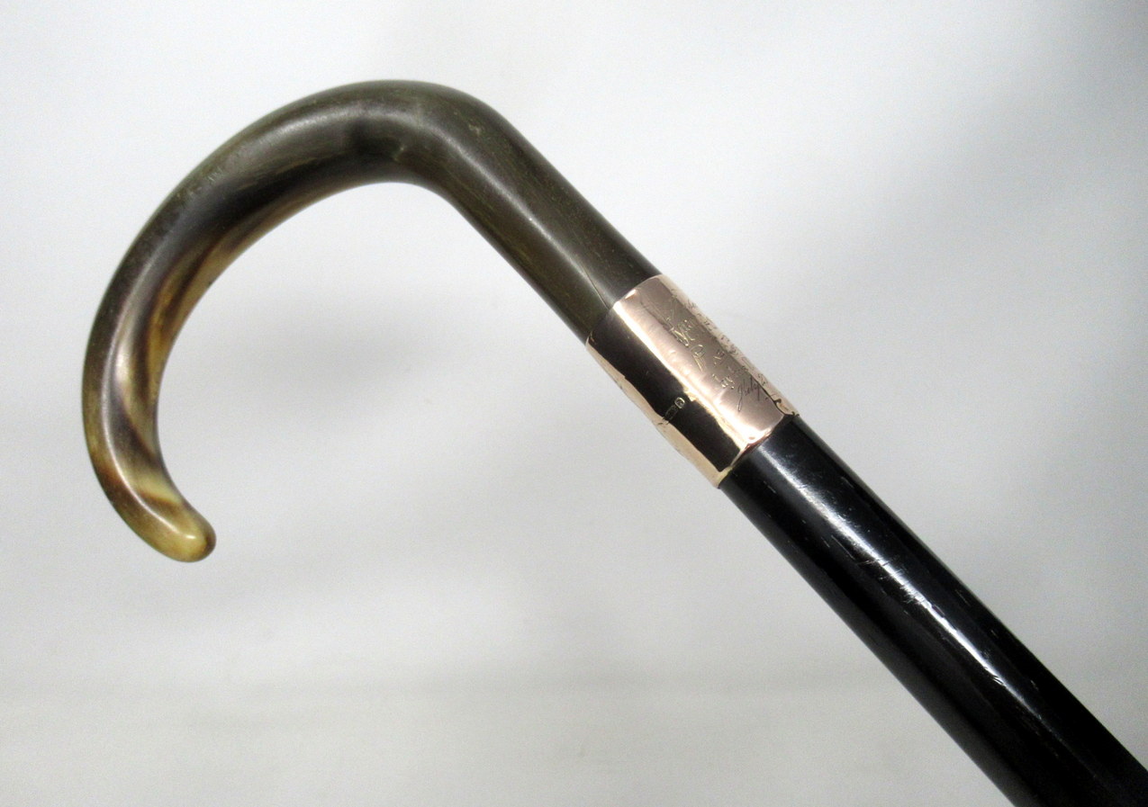424. Ebonized Ladys Gents Walking Cane Stick 9ct Gold Collar London Hallmark 1920