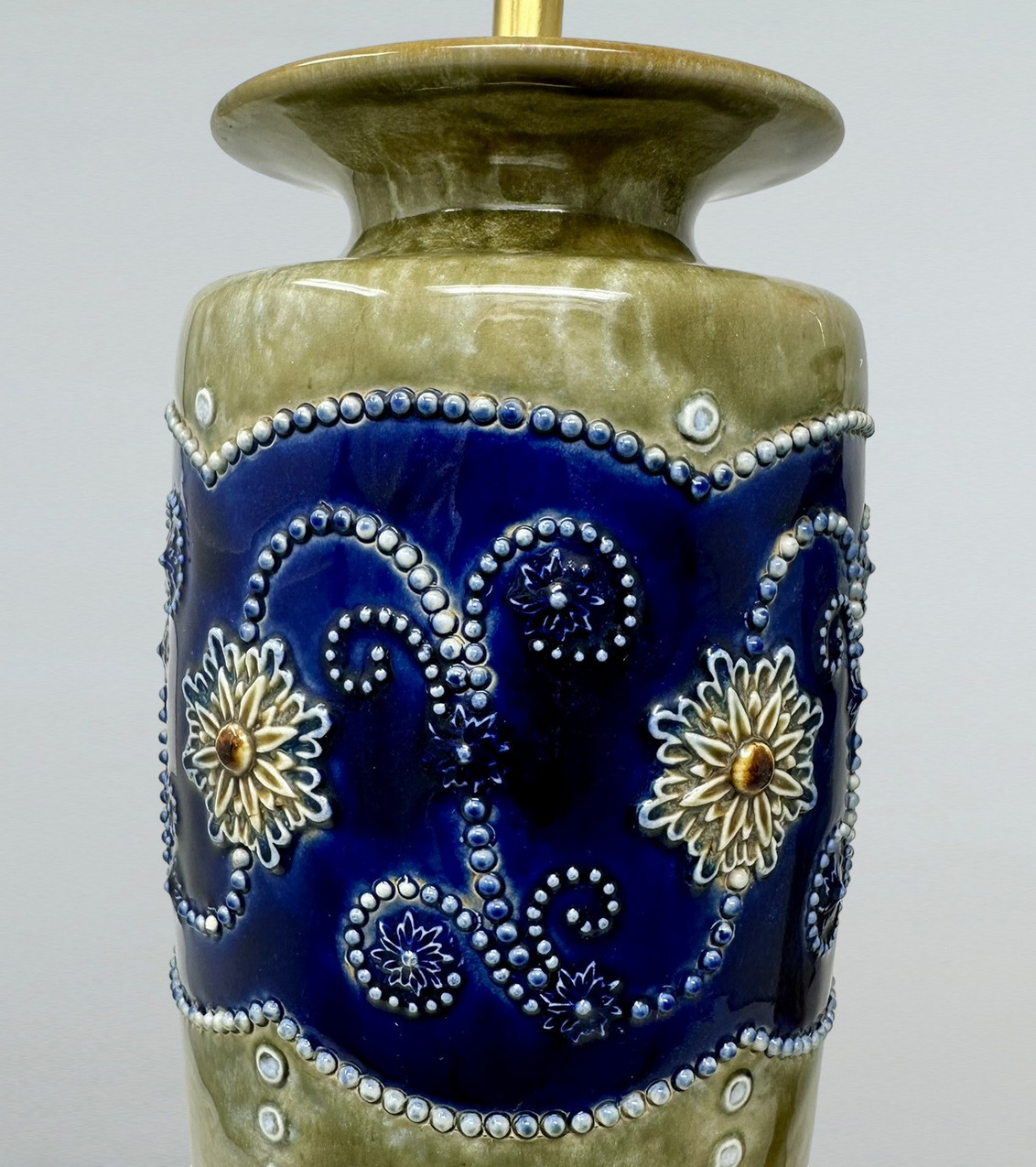 879. Antique Pair Porcelain Royal Doulton Ceramic Art Nouveau Electric Table Lamps - Image 4