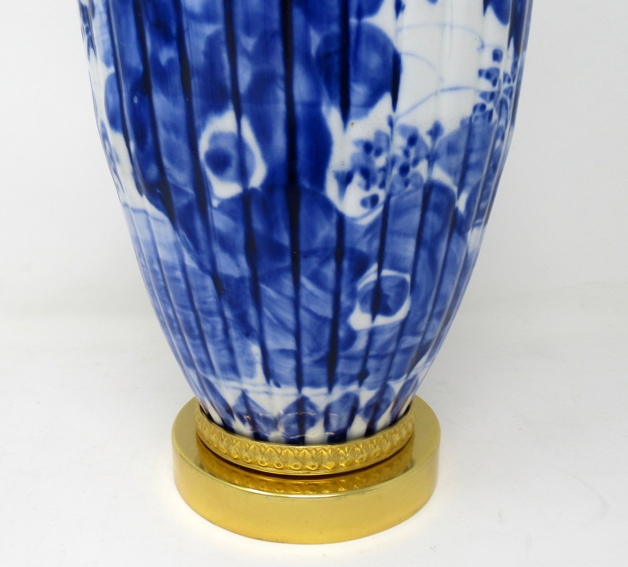 382. Antique Pair Blue and White Porcelain Ormolu Bronze Table Lamps Chinese European - Image 5