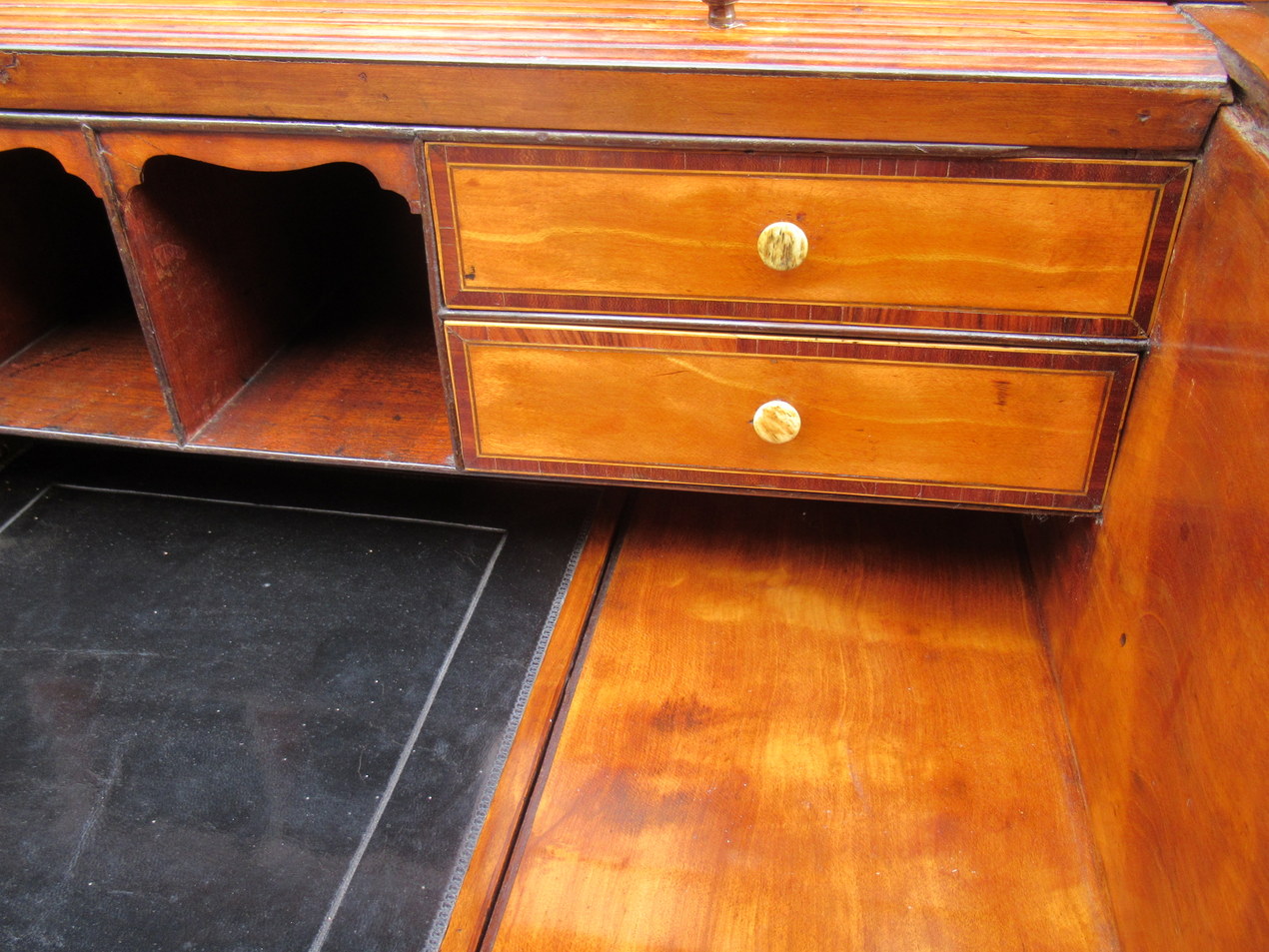 194. Fine West Indian Satinwood Tambour Satinwood Cylindrical Bureau attrib. Gillows 18thCt - Image 7