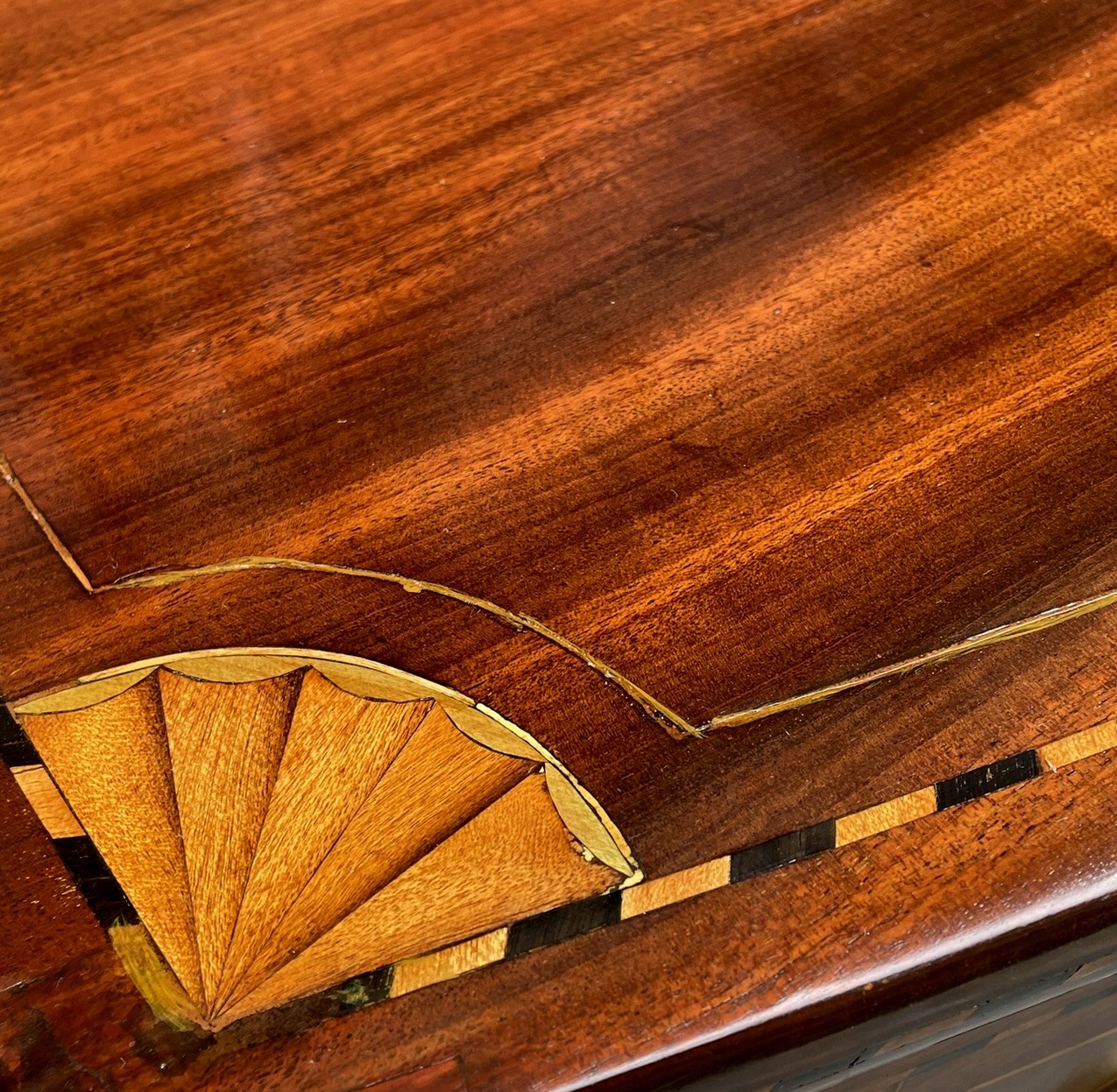 627. Georgian Mahogany Satinwood Bow Front Chest Drawers Sheraton Period 18th Century - Image 6