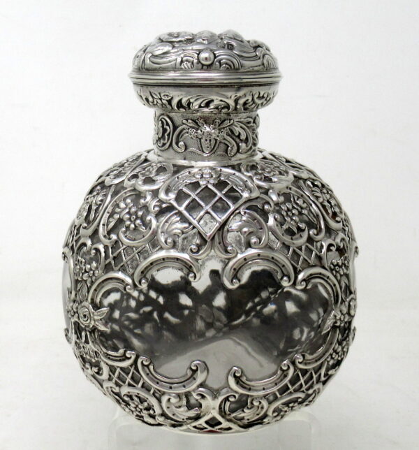 418. Large Antique English Crystal Sterling Silver Scent Perfume Bottle William Comyns