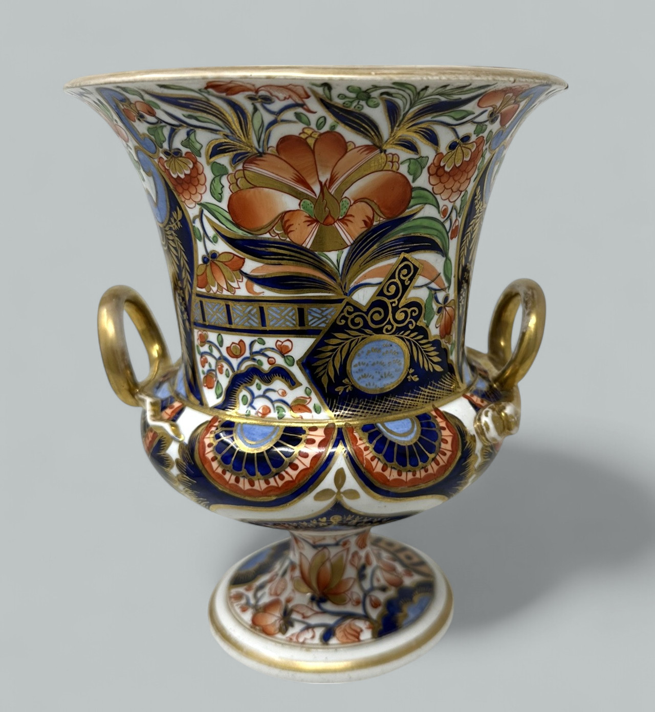 377. Antique English Crown Derby Campana Porcelain Urn Vase Centerpiece Imari Patern - Image 3