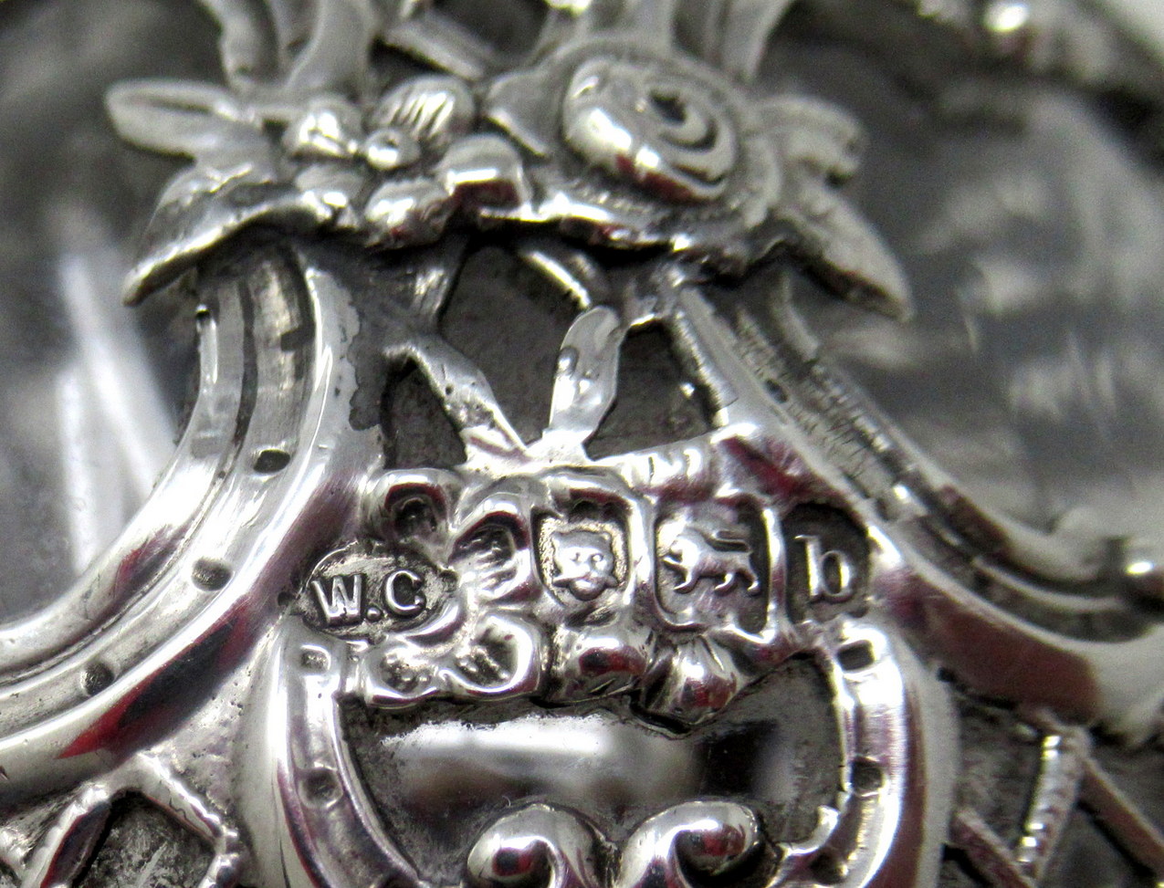 418. Large Antique English Crystal Sterling Silver Scent Perfume Bottle William Comyns - Image 9