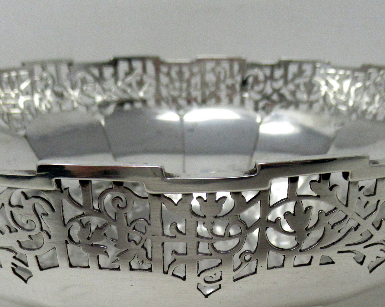 552. Antique Art Deco English Sterling Silver Fruit Bowl Centerpiece Cut Crystal 1924 - Image 9