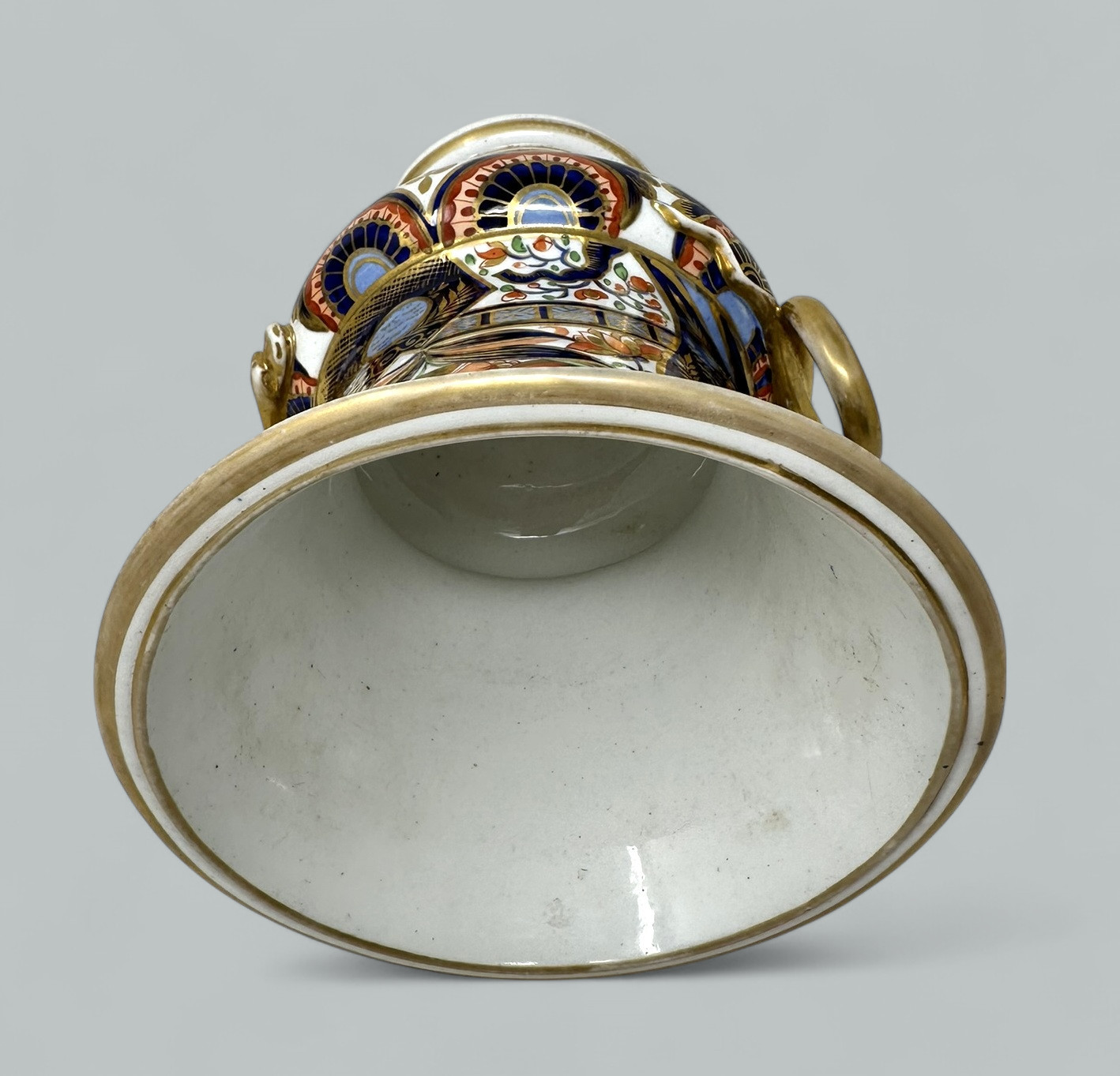 377. Antique English Crown Derby Campana Porcelain Urn Vase Centerpiece Imari Patern - Image 8