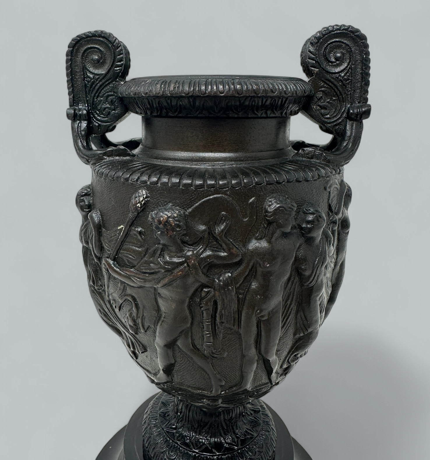 489. Antique Pair French Roman Bronze Townley Urns Vases Black Marble Grand Tour 19Ct - Image 4