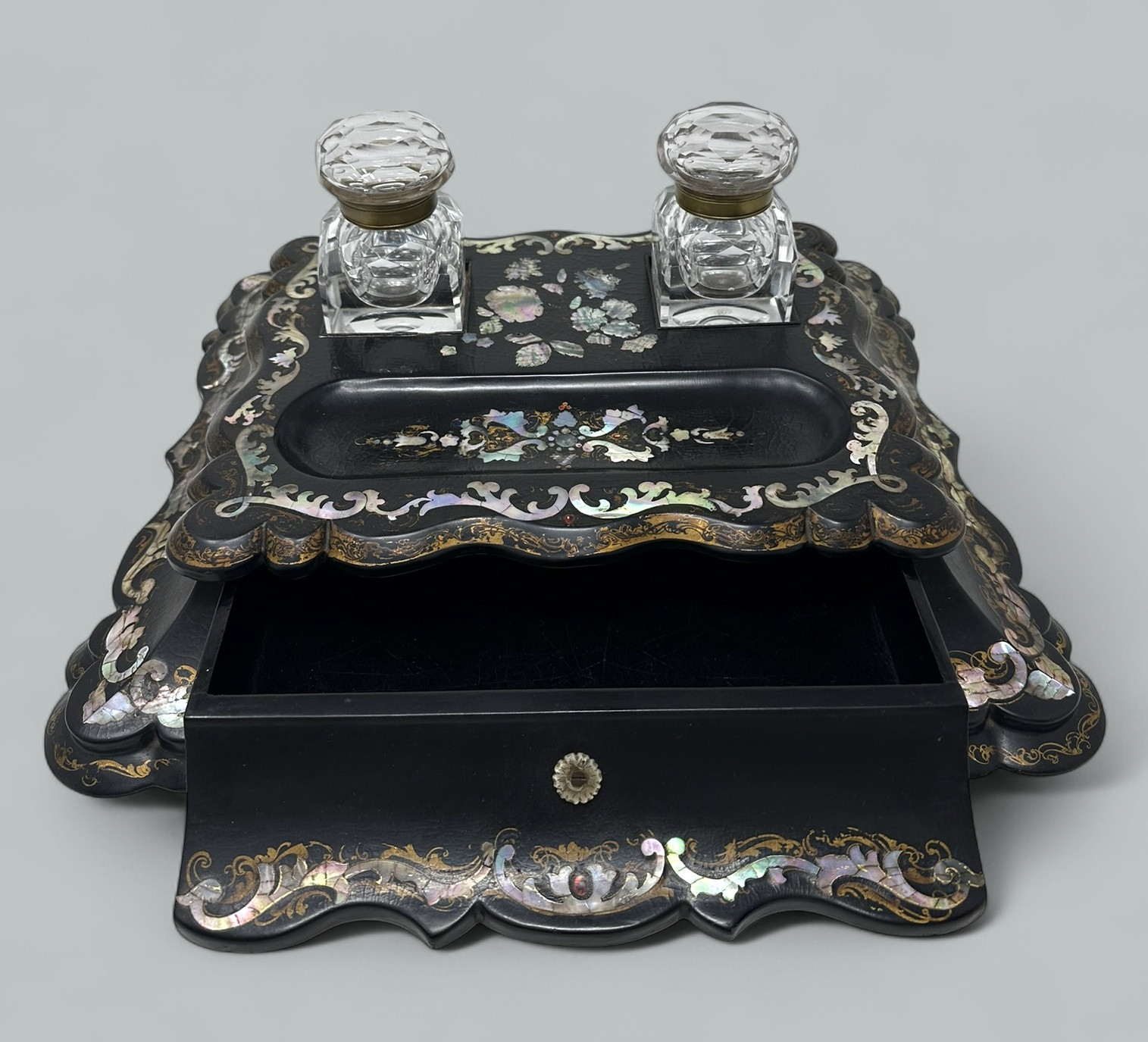 301. Antique Jennings and Bettridge Grand Tour Papier Mache Desk Set Inkstand Encrier - Image 4