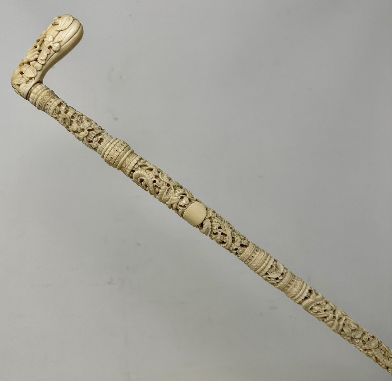 688. Antique Victorian Vintage Chinese Ivory Bovine Walking Stick Cane Carved Dragon - Image 9