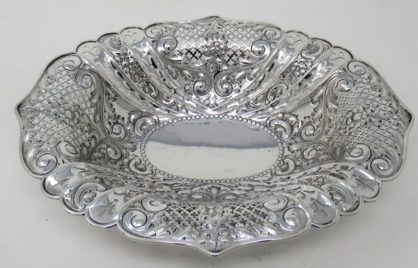494. Fine Victorian Sterling Silver Fruit Basket Atkin Brothers Sheffield 1893. 268 grams