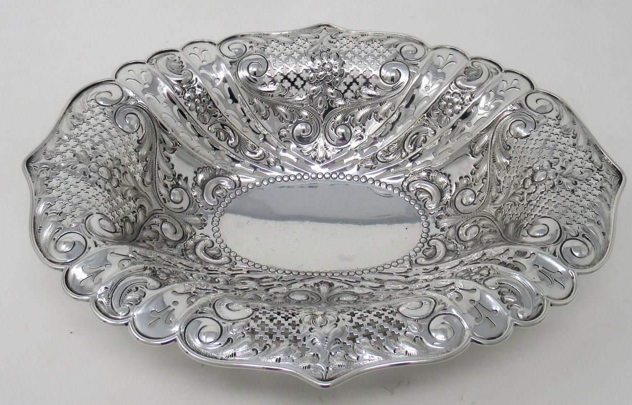 494. Fine Victorian Sterling Silver Fruit Basket Atkin Brothers Sheffield 1893. 268 grams