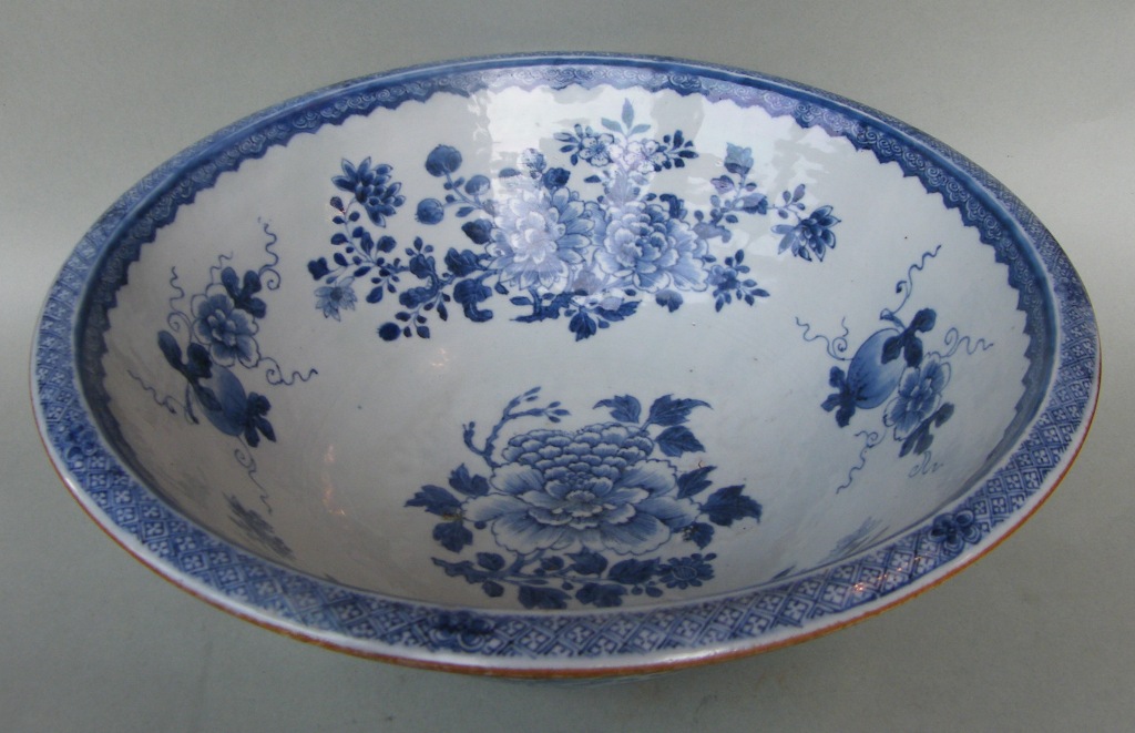 440. Rare Chinese Porcelain Chien Lung Basin 18th Ct - Image 8