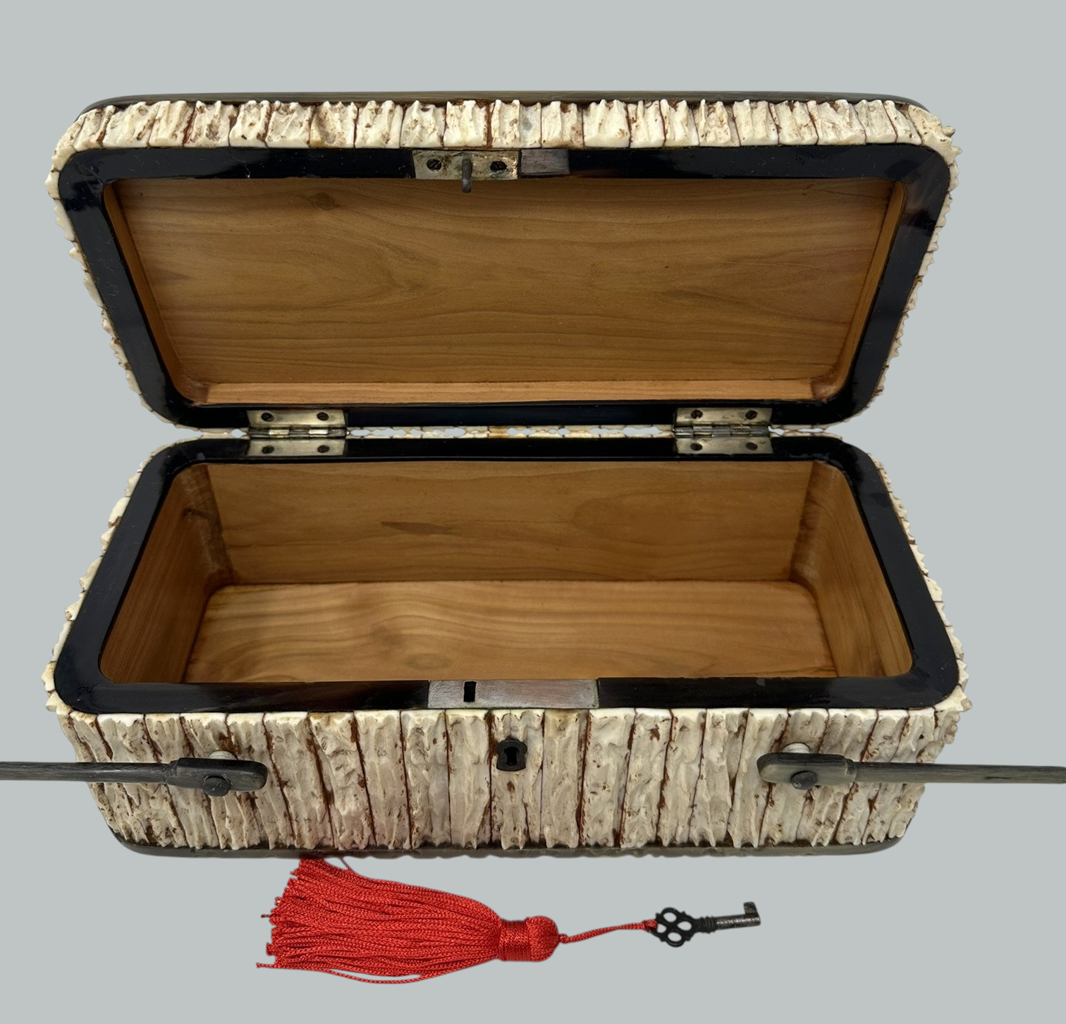 638. Antique Anglo Indian Vizagapatam Stag Antler Horn Sandalwood Box Jewelery Casket - Image 3