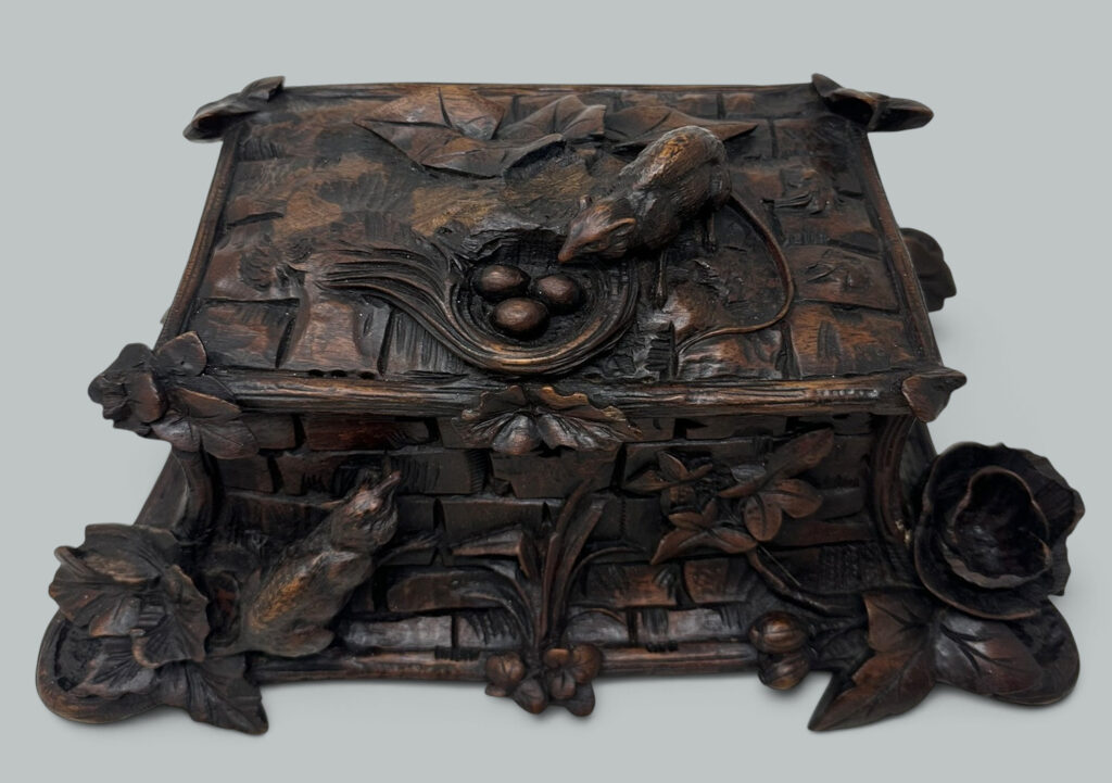 607. Antique Vintage Ladys Black Forest German Wooden Jewelry Box Casket Rodent 19Ct