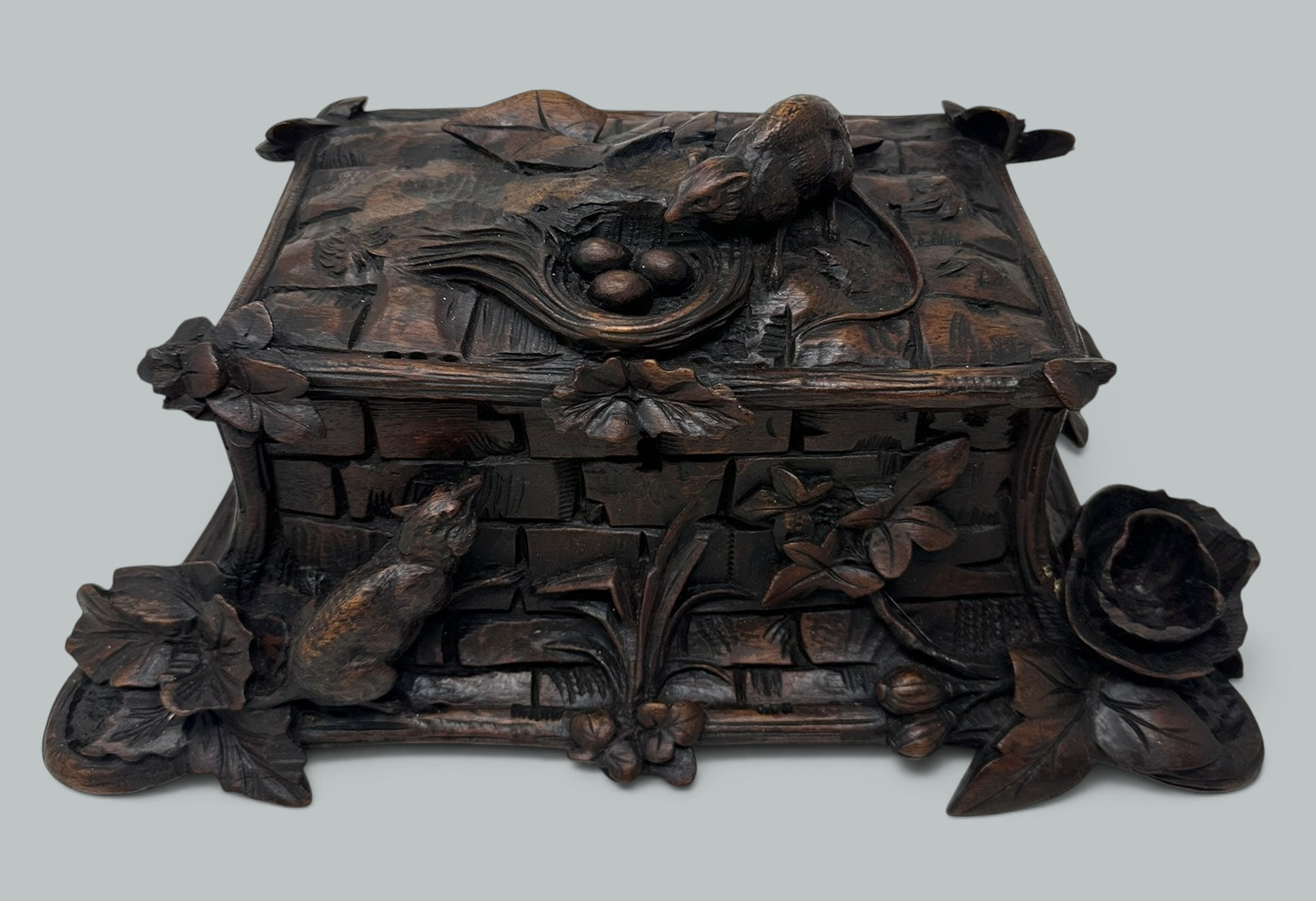 607. Antique Vintage Ladys Black Forest German Wooden Jewelry Box Casket Rodent 19Ct - Image 3