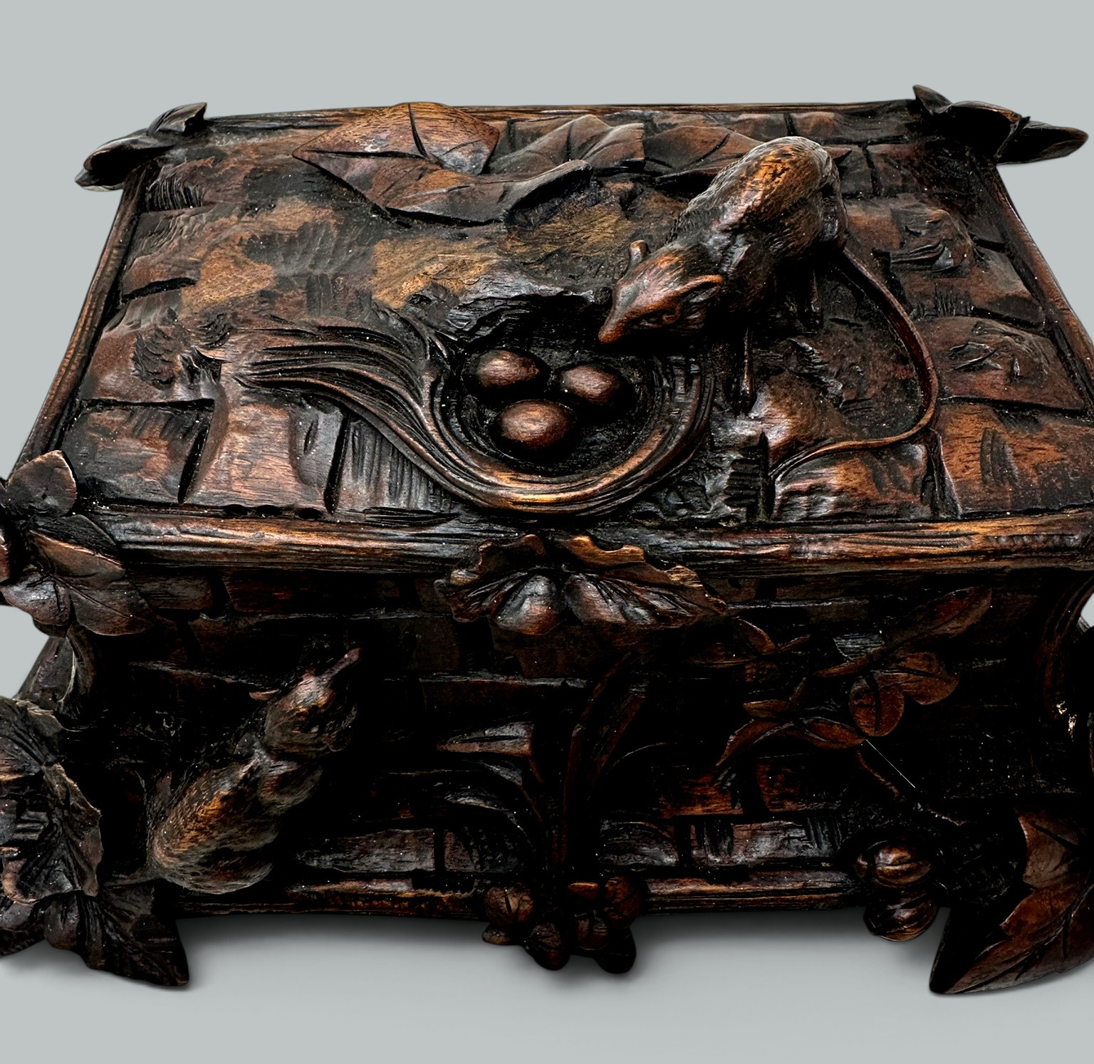 607. Antique Vintage Ladys Black Forest German Wooden Jewelry Box Casket Rodent 19Ct - Image 4