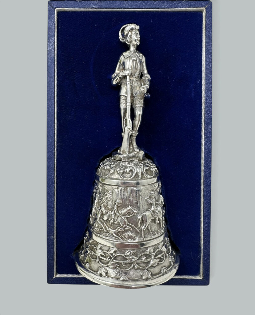 243. Antique Vintage English Sterling Dinner Table Bell London Hallmark 1976. 10.7ozs
